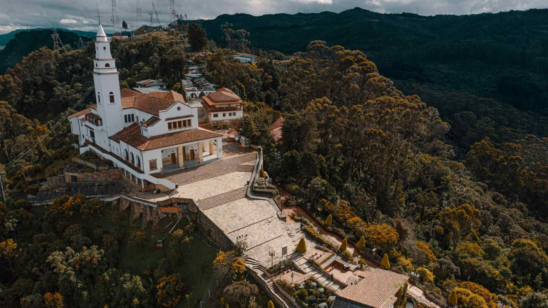 Santuario de Monserrate en los cerros de Bogotá. Foto: Ricardo Báez - Archivo IDT